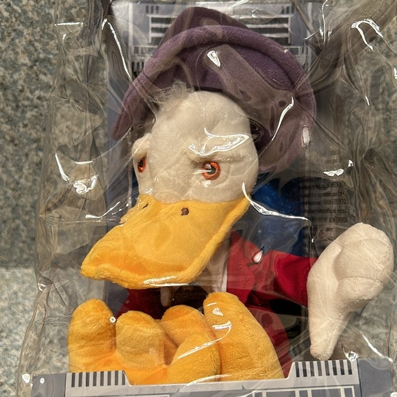 Marvel Guardians of the Galaxy Howard the Duck!! Disney store! NEW! Collectible! - Picture 2 of 4